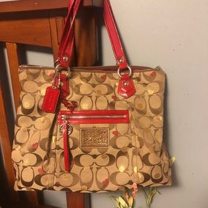 Tan Coach Purse (❤️Poppy)
